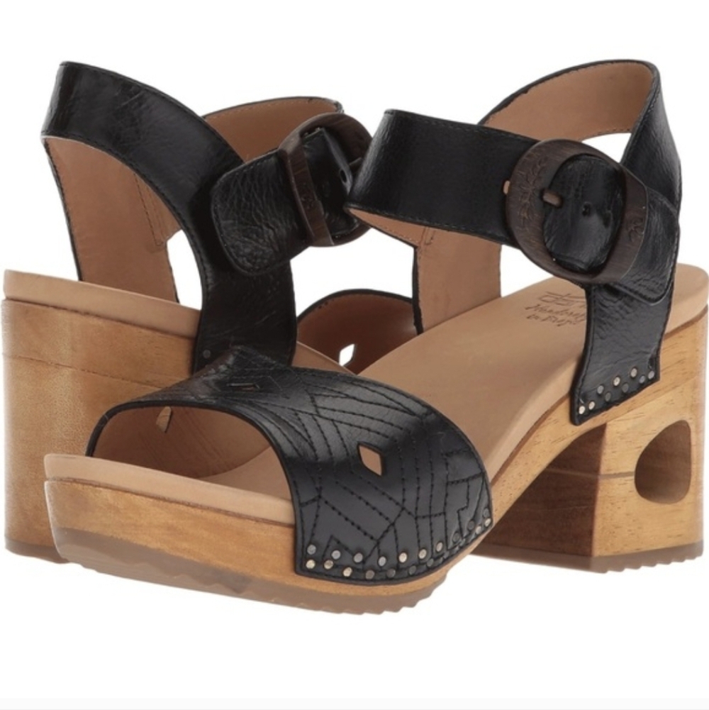 Dansko Black and Tan Sandals NWOT!